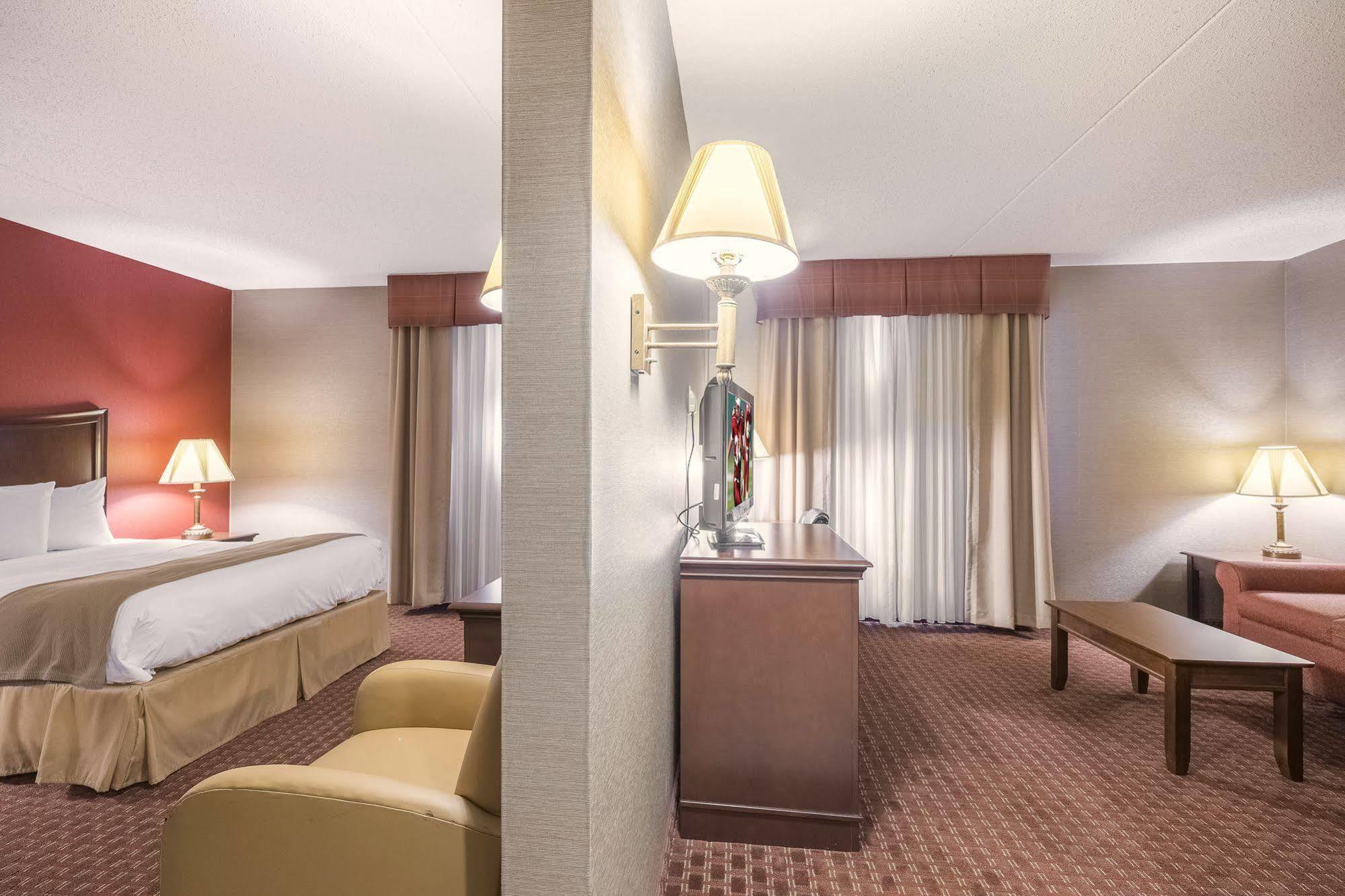 Quality Inn & Suites Owego Buitenkant foto