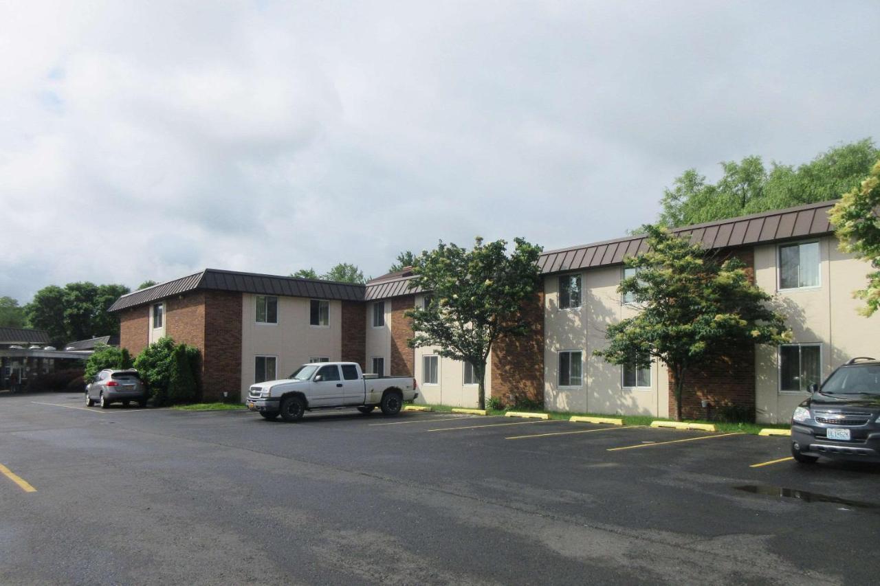 Quality Inn & Suites Owego Buitenkant foto