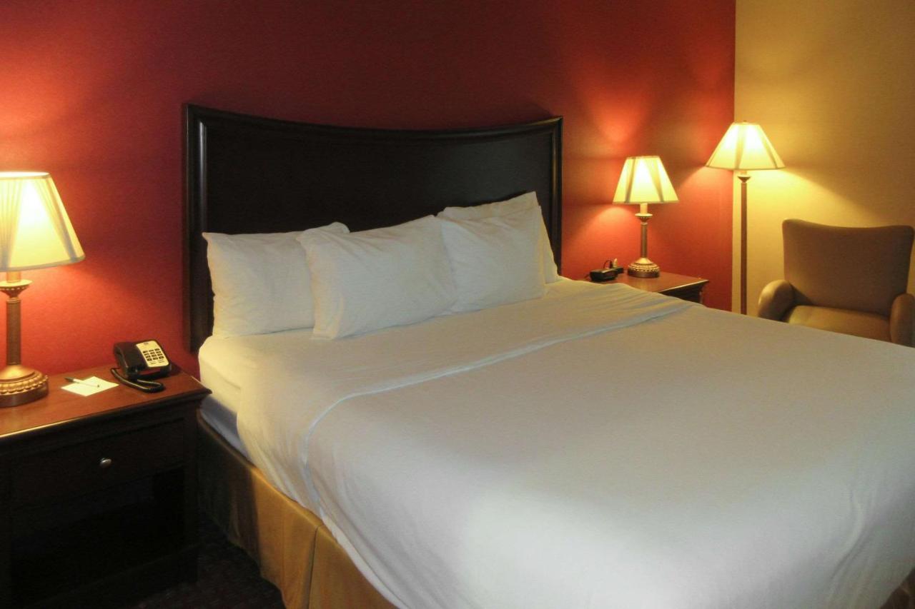 Quality Inn & Suites Owego Buitenkant foto